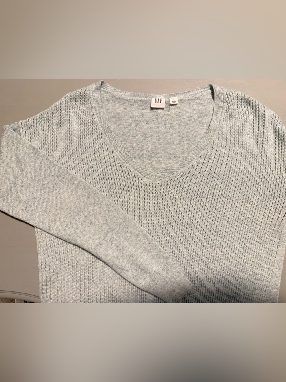 GAP Women's Light blue gray Knit V-Neck Sweater
